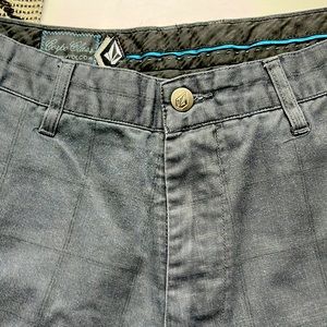 Volcom Corpo Class Shorts Men's Size 32 Gray square Chino Flat Front Skate